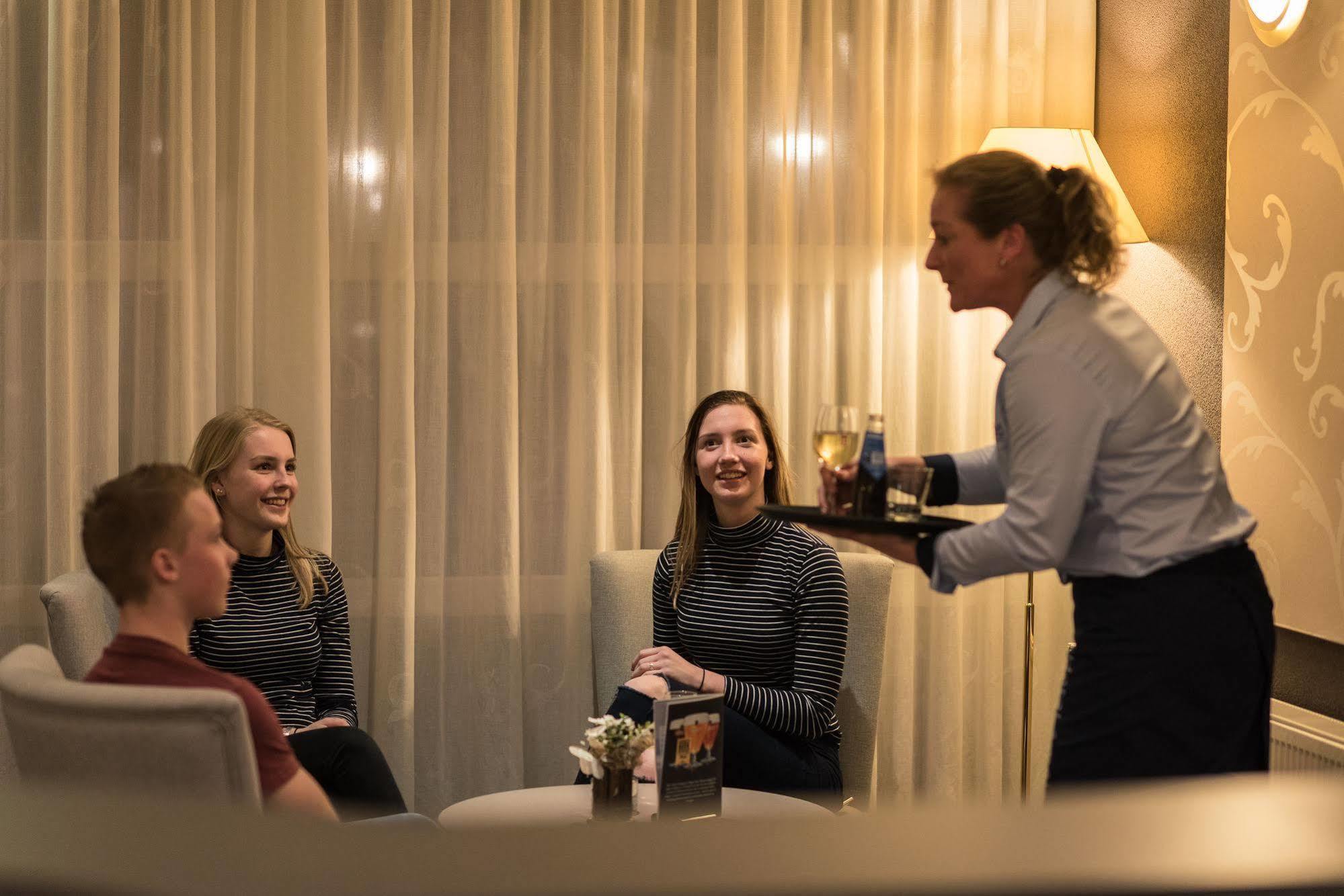Hotel Ameland เนส ภายนอก รูปภาพ